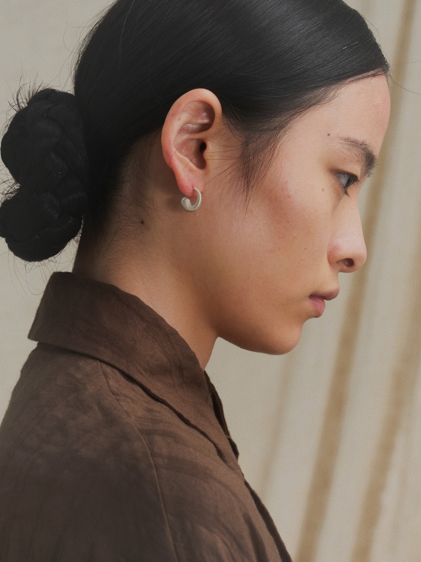 Herherlin | Ripple hoop Obsidian Earrings